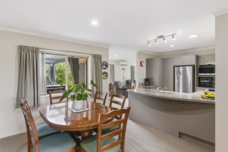 Photo of property in 63 Weraroa Road, Levin, 5510