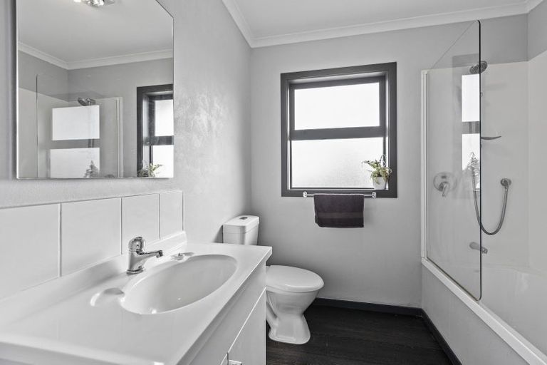 Photo of property in 15a Carthew Street, Okato, 4335