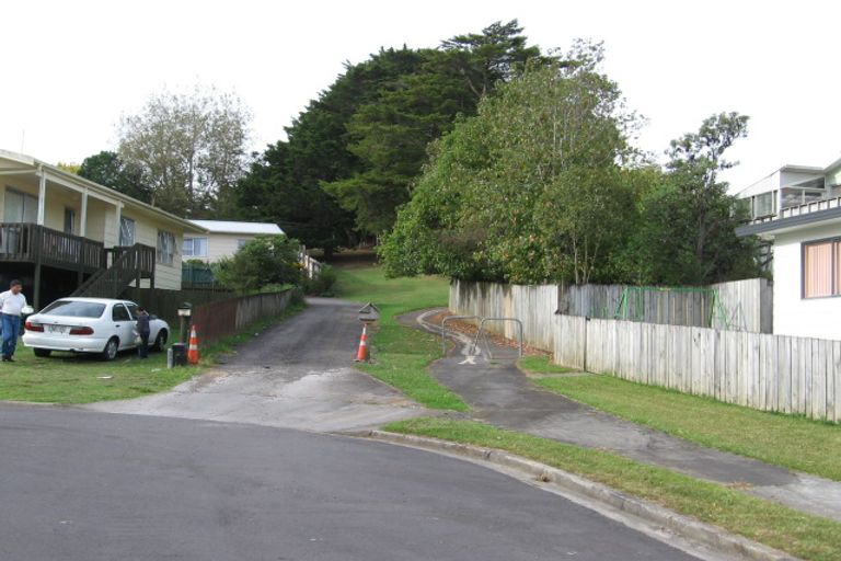 Photo of property in 5 Louise Place, West Harbour, Auckland, 0618