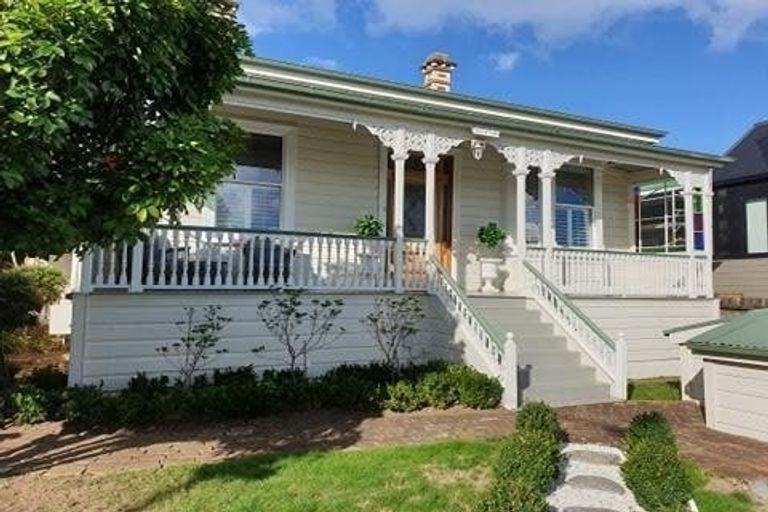 Photo of property in 84 Victoria Road, Devonport, Auckland, 0624