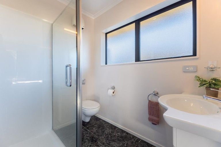 Photo of property in 33 Consort Close, Paraparaumu Beach, Paraparaumu, 5032