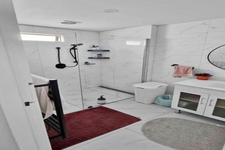 Photo of property in 2/11 Fruitvale Road, New Lynn, Auckland, 0600