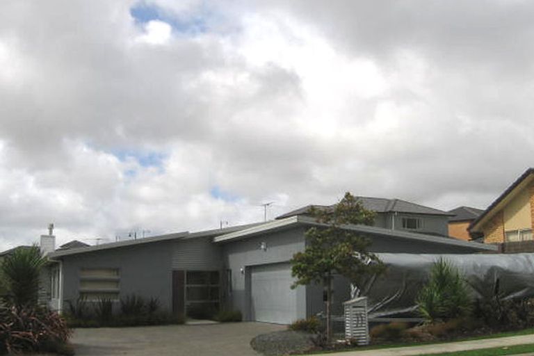 Photo of property in 25 Lake Panorama Drive, Henderson, Auckland, 0612