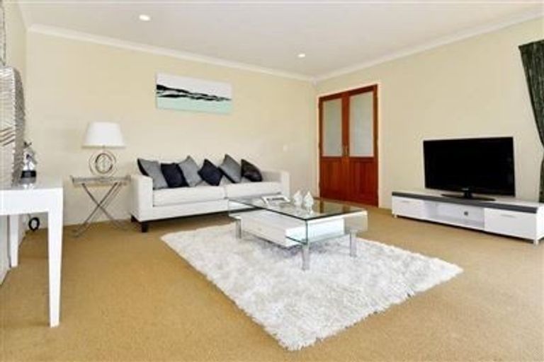 Photo of property in 23 Black Teal Close, Unsworth Heights, Auckland, 0632
