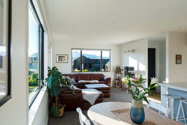Photo of property in 39 Obelisk Street, Wanaka, 9305