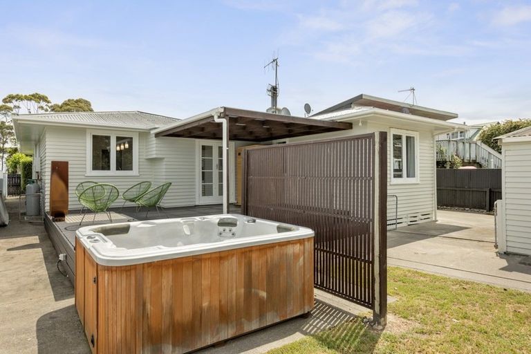 Photo of property in 19 Shrimpton Road, Haumoana, 4102
