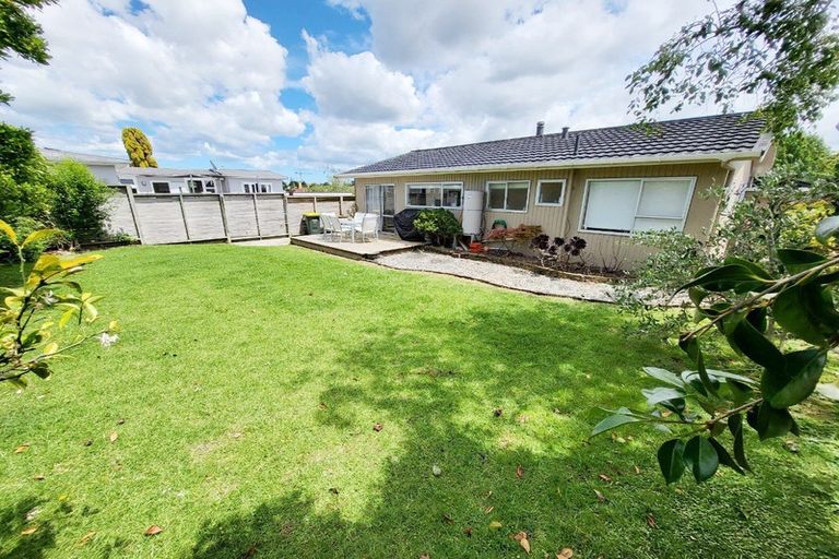 Photo of property in 2/18a Sherwood Avenue, Te Atatu South, Auckland, 0610