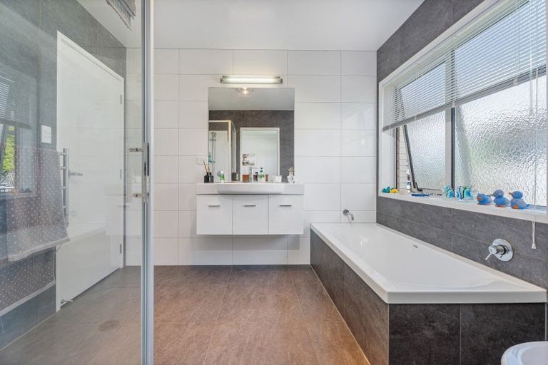 Photo of property in 16 Leeward Drive, Whitianga, 3510