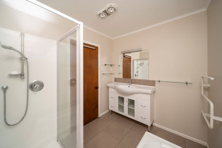 Photo of property in 12 Te Ngaere Place, Merrilands, New Plymouth, 4312