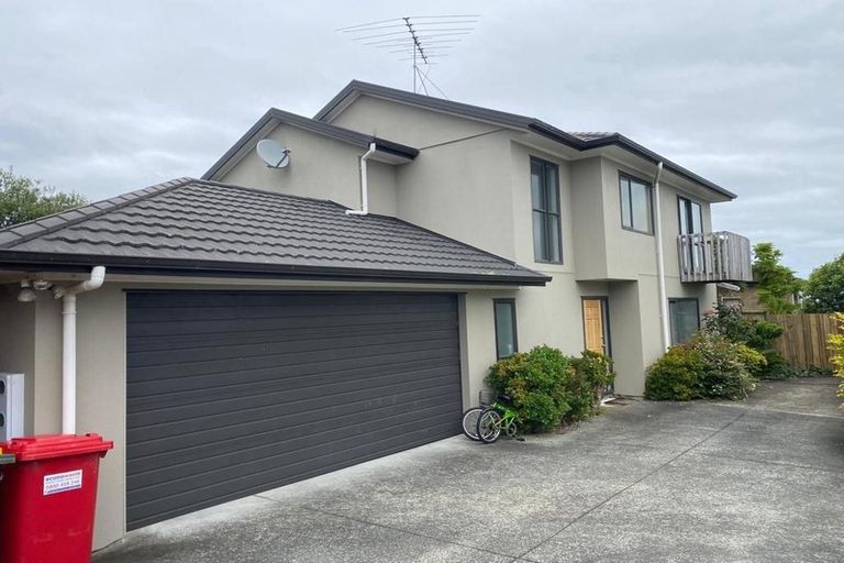 Photo of property in 2/662 East Coast Road, Pinehill, Auckland, 0630