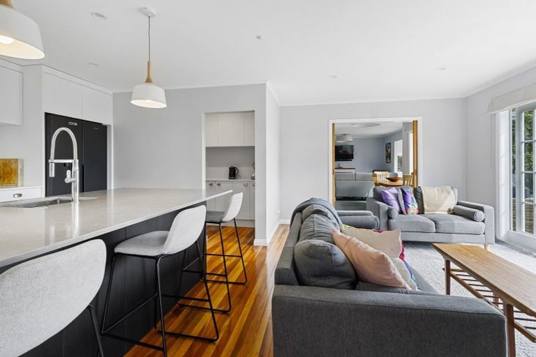 Photo of property in 9 Rona Street, Eastbourne, Lower Hutt, 5013