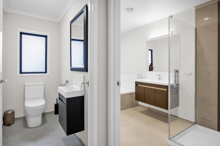 Photo of property in 8 Greenridge Lane, Merrilands, New Plymouth, 4312