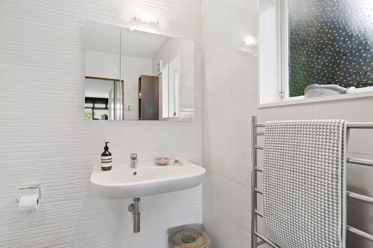 Photo of property in 181 Vaughans Road, Okura, Auckland, 0792