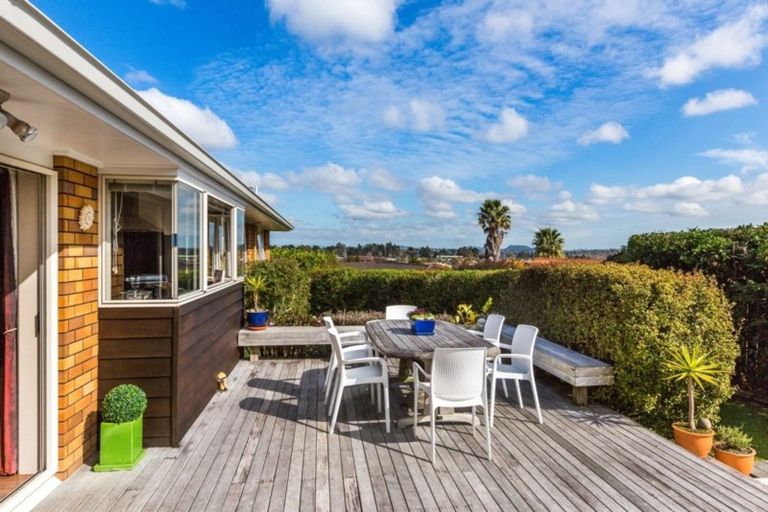 Photo of property in 13 Crescent Hills Court, Northpark, Auckland, 2013