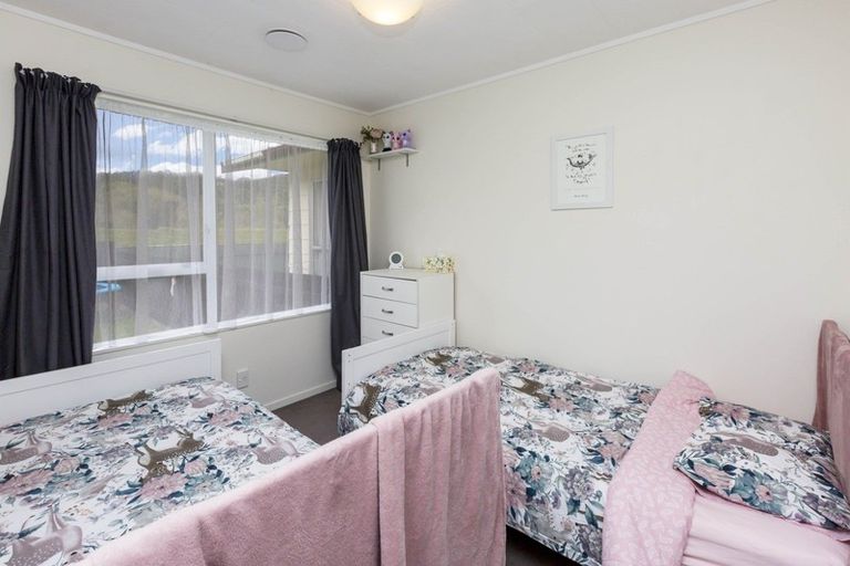 Photo of property in 11b Gemstone Drive, Birchville, Upper Hutt, 5018