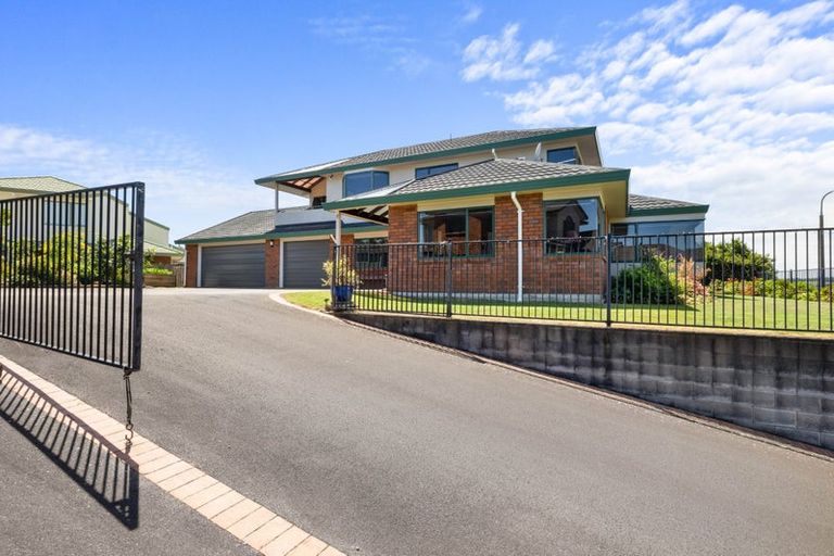 Photo of property in 9 Sandel Rise, Merrilands, New Plymouth, 4312