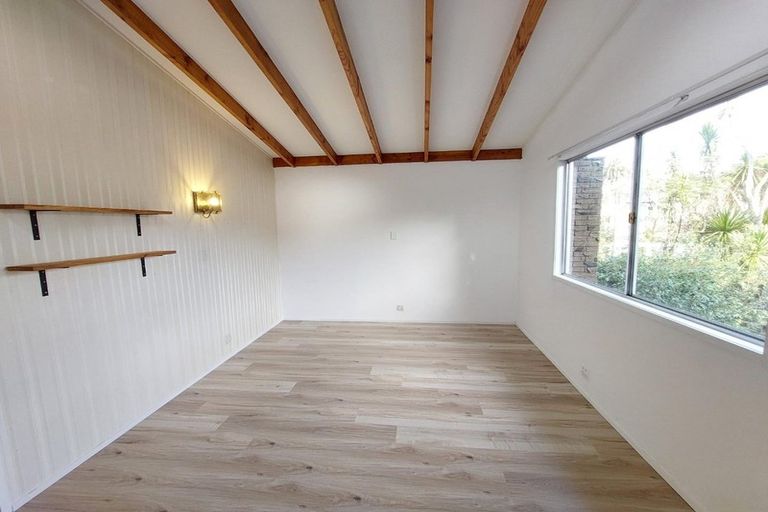 Photo of property in 22 Korotaha Terrace, Rothesay Bay, Auckland, 0630