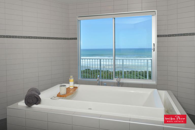 Photo of property in 20 Coates Avenue, Baylys Beach, Dargaville, 0377