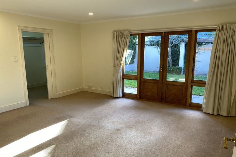 Photo of property in 2/11 Memorial Avenue, Ilam, Christchurch, 8053