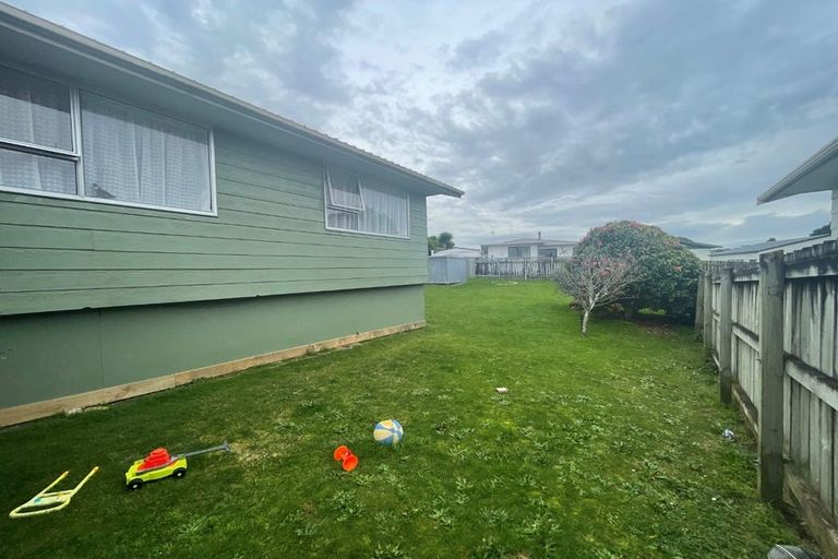 Photo of property in 11 Villa Place, Bell Block, New Plymouth, 4312