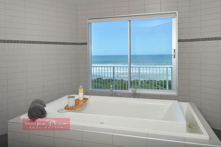 Photo of property in 20 Coates Avenue, Baylys Beach, Dargaville, 0377