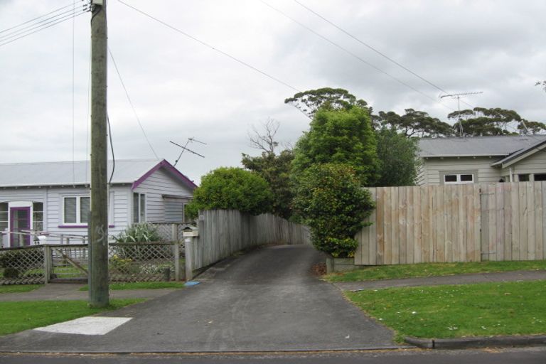 Photo of property in 6a Waiari Road, Conifer Grove, Takanini, 2112