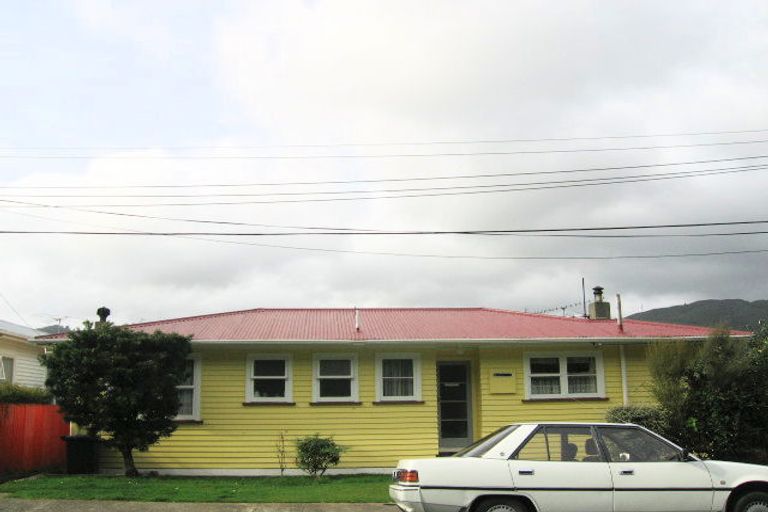 Photo of property in 5 Gribble Grove, Stokes Valley, Lower Hutt, 5019