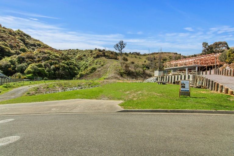 Photo of property in 16 Pohutukawa Place, Pohara, Takaka, 7183