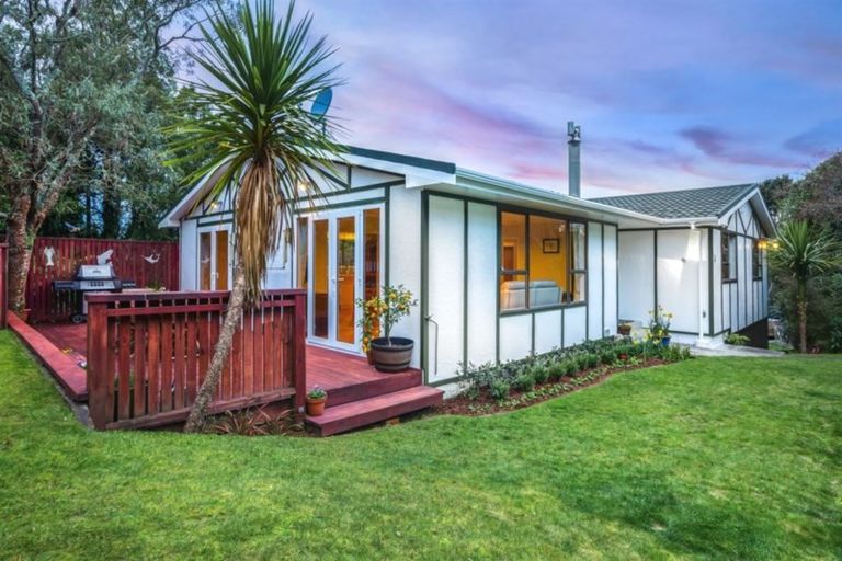 Photo of property in 3 Achilles Close, Tawa, Wellington, 5028