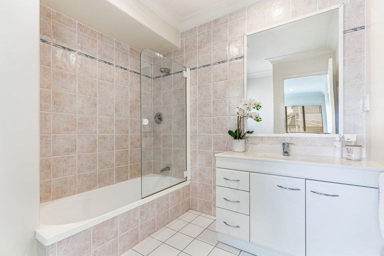 Photo of property in 1/12 Richards Avenue, Forrest Hill, Auckland, 0620