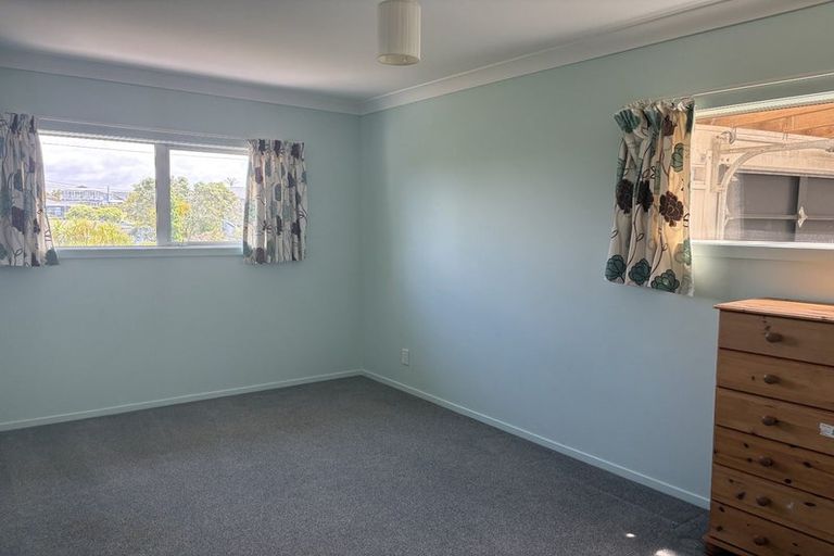 Photo of property in 1/953 Beach Road, Torbay, Auckland, 0630