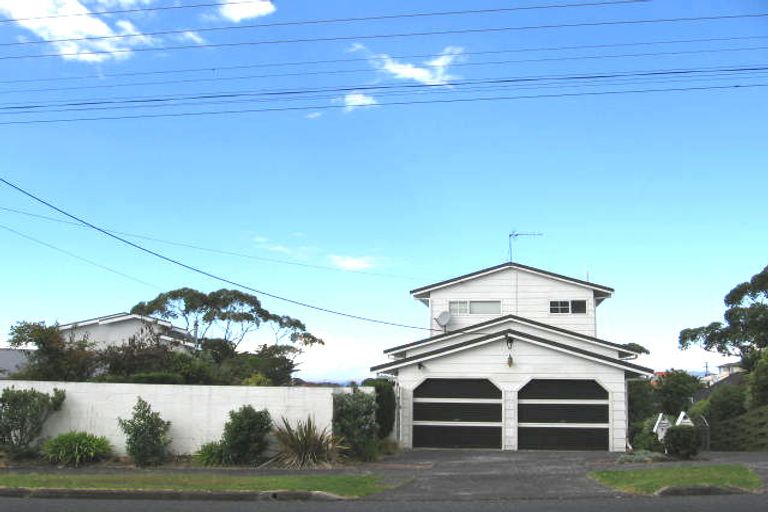 Photo of property in 1/25 Deep Creek Road, Waiake, Auckland, 0630