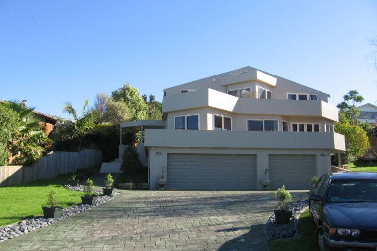 Photo of property in 14 Oakpark Place, West Harbour, Auckland, 0618