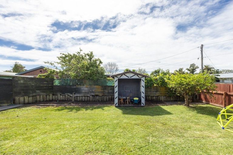 Photo of property in 3 Memorial Park Avenue, Haumoana, 4102