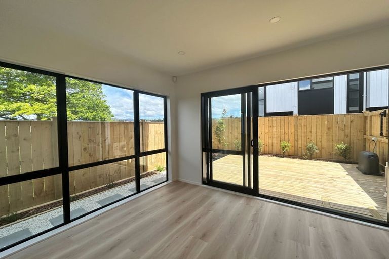 Photo of property in 8/26 Smythe Road, Henderson, Auckland, 0612