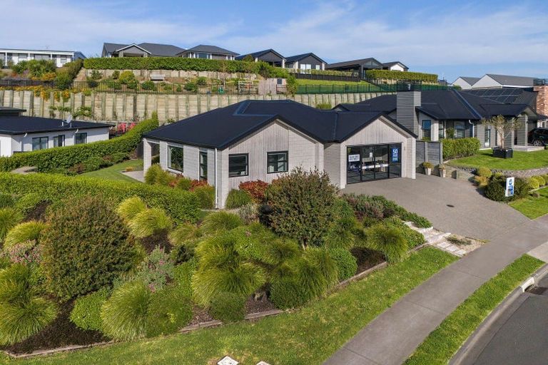 Photo of property in 1 Ridge Drive, Omokoroa, 3114