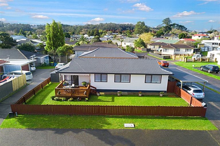 Photo of property in 1/229 Waitemata Drive, Ranui, Auckland, 0612