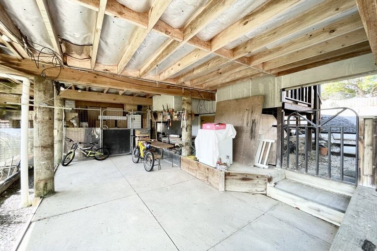 Photo of property in 32 Cron Avenue, Te Atatu South, Auckland, 0610