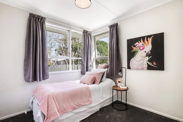 Photo of property in 5 Sutton Avenue, Mangere East, Auckland, 2024