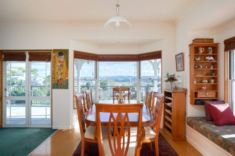 Photo of property in 23 Denholm Road, Hospital Hill, Napier, 4110