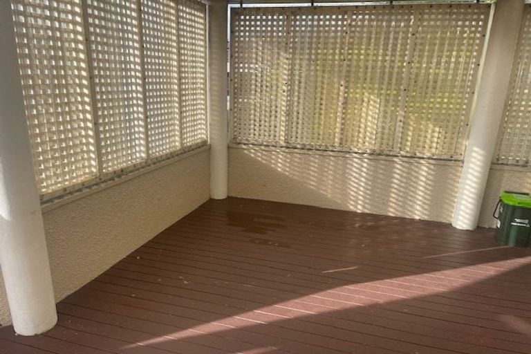 Photo of property in 9 Gwenand Place, Botany Downs, Auckland, 2010