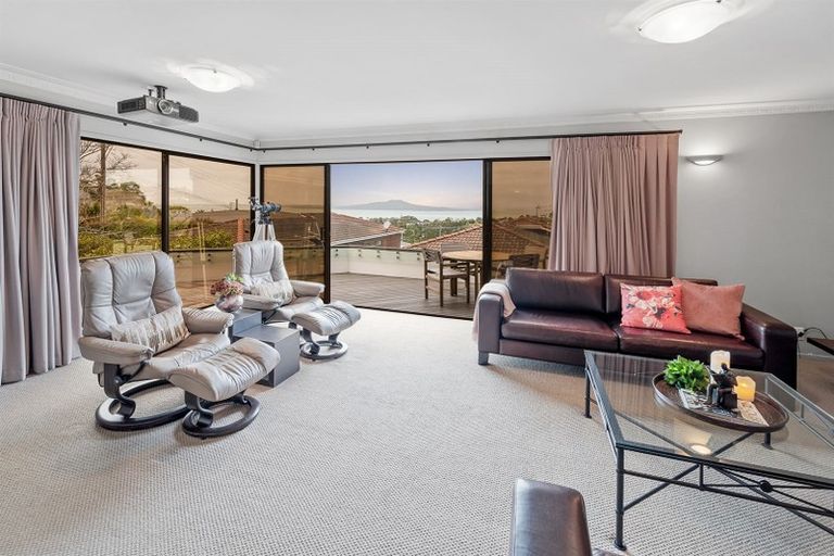 Photo of property in 1/65 Aberdeen Road, Castor Bay, Auckland, 0620