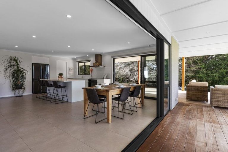 Photo of property in 298 Red Hills Road, Taupaki, Henderson, 0782