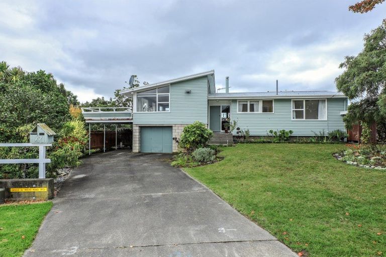 Photo of property in 17 Neeve Road, Taradale, Napier, 4112