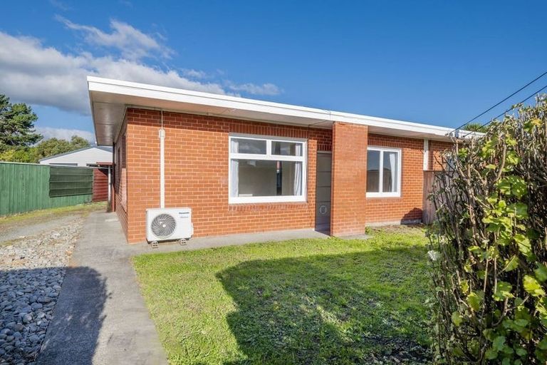 Photo of property in 6 Te Rauparaha Street, Otaki, 5512