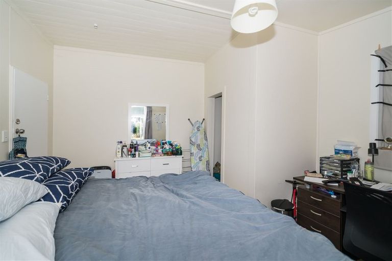 Photo of property in 16 Oxford Street, Hokowhitu, Palmerston North, 4410