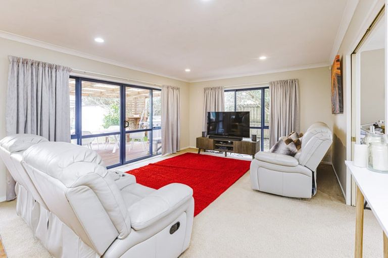 Photo of property in 35 Parkhaven Drive, Rosehill, Papakura, 2113