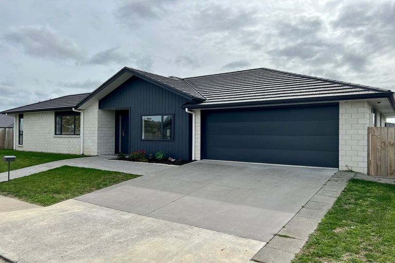 Photo of property in 8 Faber Place, Rototuna North, Hamilton, 3210