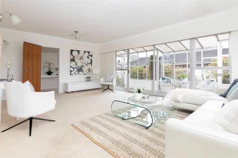 Photo of property in 6 Camberwell Place, Avonhead, Christchurch, 8042