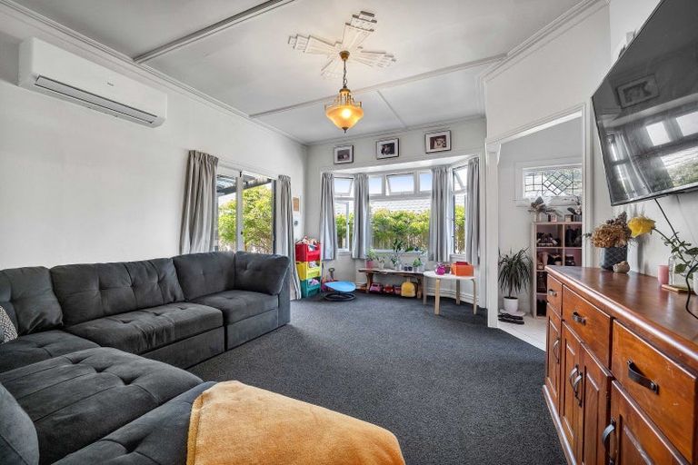 Photo of property in 263 Huatoki Street, Upper Vogeltown, New Plymouth, 4310